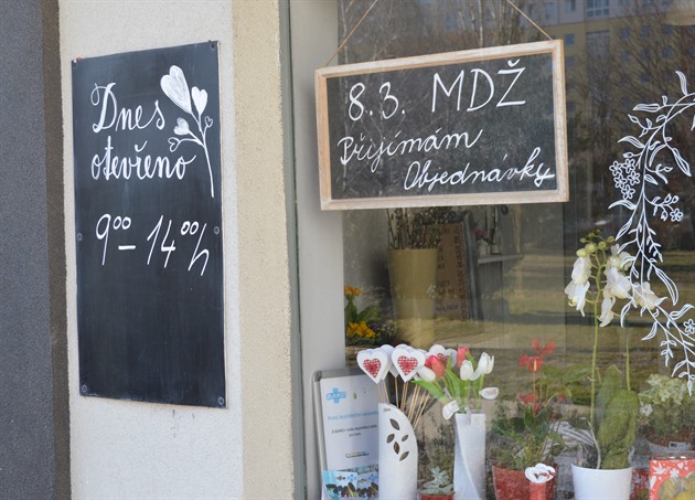 <p>Zdá se, že v současné době tento svátek pomalu křísí. Jen mě napadá, který z podobných svátků má „navrch“: Zda Valentýn, MDŽ či znovuzrozený Den matek. Ale hlavně: i v současné nevlídné době, omezené proticovidovými opatřeními, jsou květinářství stále