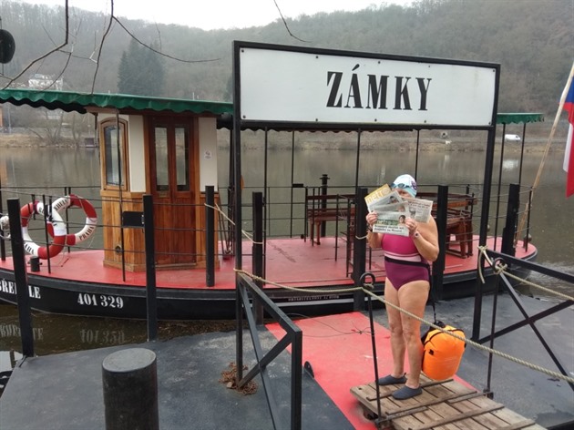 <p>Dobrý den, přikládám fotky z dnešního dne, abyste viděli, kde se všude, pro nás vodní cvoky, deník Metro dá číst. S pozdravem od Vltavy v Troji.</p>