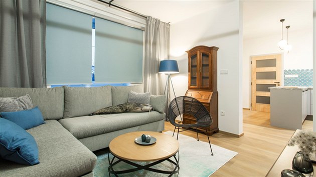 Do obývacího pokoje použili designéři i část původního vybavení. Do obývacího pokoje použili designéři i část původního vybavení.