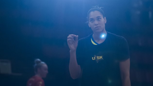 Brionna Jonesová z USK Praha se rozcvičuje Brionna Jonesová z USK Praha se rozcvičuje