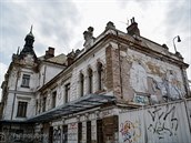 Nádraží Vyšehrad - Kousek pod Vyšehradem se rozpadá kdysi krásná, secesní...