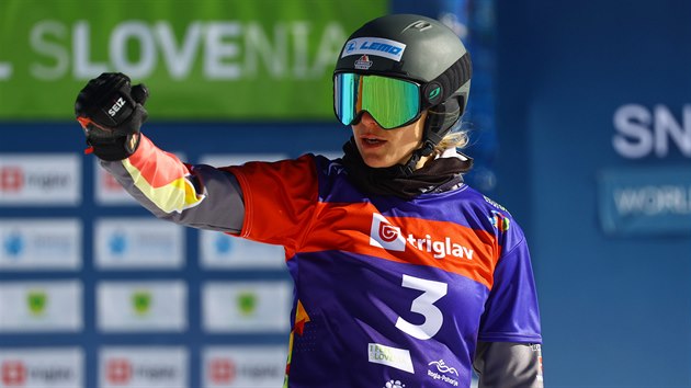 Nmeck snowboardistka Selina Jrgov obhjila ve slovinsk Rogle titul mistryn svta v paralelnm obm slalomu.