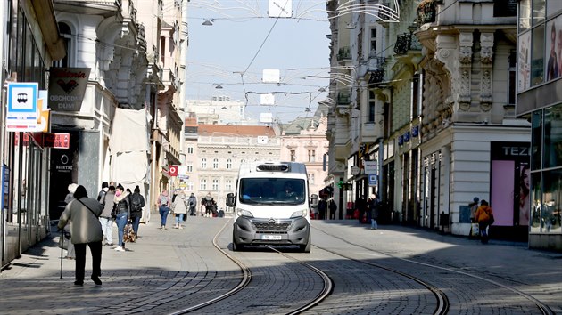Veden Brna dl pitvrzuje v regulaci vjezd do historickho centra vymezen ulicemi Husova, Ndran, Kolit a Moravsk nmst. Za velk auta se bude muset platit.