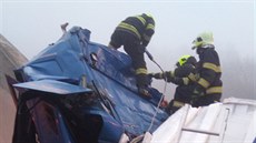 Vůz narazil do čela tunelu, při nehodě byli zraněni dva lidé. Vůz narazil do čela tunelu, při nehodě byli zraněni dva lidé.