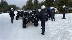 Policisté kontrolovali běžkaře na Jizerské magistrále. Policisté kontrolovali běžkaře na Jizerské magistrále.