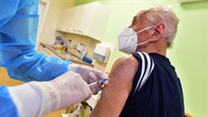 Očkování proti nemoci covid-19 v obci Hošťálkova na Vsetínsku (4. března 2021) Očkování proti nemoci covid-19 v obci Hošťálkova na Vsetínsku (4. března 2021)