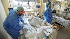 Převoz pacienta na pracoviště nukleární medicíny kvůli vyšetření na plicní... Převoz pacienta na pracoviště nukleární medicíny kvůli vyšetření na plicní...
