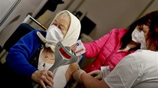 V Hodoníně otevřeli 1. března vakcinační centrum, denně tu zvládnou naočkovat... V Hodoníně otevřeli 1. března vakcinační centrum, denně tu zvládnou naočkovat...