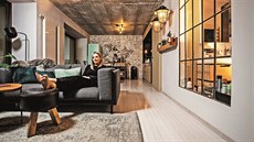 Svůj malý loftový byt Veronika miluje, tovární okno pořídila na blešáku. Svůj malý loftový byt Veronika miluje, tovární okno pořídila na blešáku.