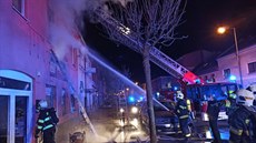 Deset hasičských jednotek zasahovalo v Duchcově na Teplicku u požáru... Deset hasičských jednotek zasahovalo v Duchcově na Teplicku u požáru...