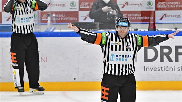 Rozhodčí Oldřich Hejduk zásadně ovlivnil rozhodující semifinále v Třinci (ilustrační foto) Rozhodčí Oldřich Hejduk zásadně ovlivnil rozhodující semifinále v Třinci (ilustrační foto)