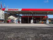 Čerpací stanice v Trutnově, kde byl při přestřelce zraněn strážník a zloděj na... Čerpací stanice v Trutnově, kde byl při přestřelce zraněn strážník a zloděj na...