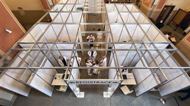 Nové velkokapacitní očkovací centrum v sokolovském klášterním kostele sv. Antonína Paduánského.