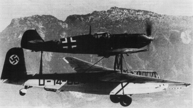 Prvn experimentln Mistely nebyly bombardovac, ale vsadkov. Zde vidme spojen vsadkov kluzk DFS 230 se sthakou Messerschmitt Bf 109E.