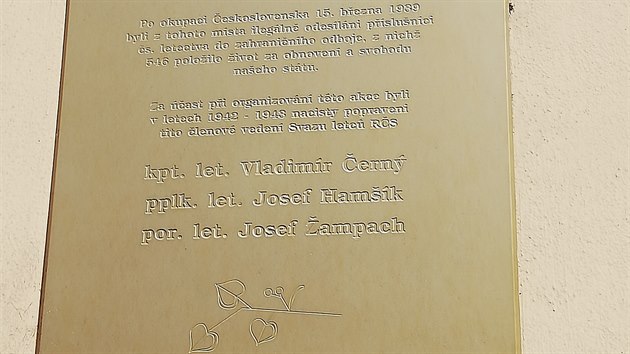 Pamtn deska na budov v ulici Na Po v Praze, kde sdlil Svaz letc RS. Jsou na nm jmna letc - Vladimra ernho, Josefa Hamka a Josefa ampacha - kter nacisti popravili 8. dubna 1943 v Berln.
