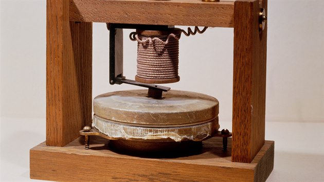 Prototyp Bellova telefonu z roku 1876