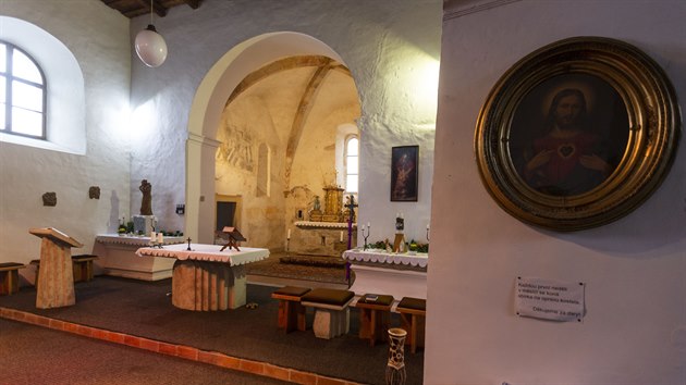Interir kostela Vech svatch v mal obci Vyehorky na Mohelnicku, kde psobil nedvno zesnul far Frantiek Lzna. (11. bezna 2021)