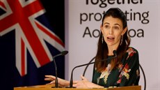 Novozélandská premiérka Jacinda Ardernová hovoí na tiskové konferenci o nových...
