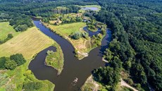 Řešením je nejen obnova krajiny, ale také zajištění vodních zdrojů Řešením je nejen obnova krajiny, ale také zajištění vodních zdrojů