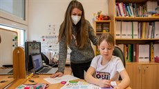 Učitelky se ve třídě musejí starat o kolektiv dětí z různých školek. Učitelky se ve třídě musejí starat o kolektiv dětí z různých školek.