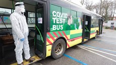 BusLine objíždí zaměstnance speciálním testovacím autobusem. BusLine objíždí zaměstnance speciálním testovacím autobusem.