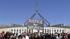 Protesty proti sexuálnímu násilí v Austrálii. (15. března 2021) Protesty proti sexuálnímu násilí v Austrálii. (15. března 2021)