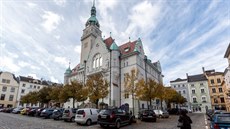 Šumperské zastupitelstvo rozhodlo o vykácení aleje lip na náměstí u radnice a... Šumperské zastupitelstvo rozhodlo o vykácení aleje lip na náměstí u radnice a...