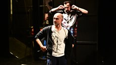 Režisér a choreograf Petr Zuska během zkoušek Terapie v Dejvickém divadle Režisér a choreograf Petr Zuska během zkoušek Terapie v Dejvickém divadle