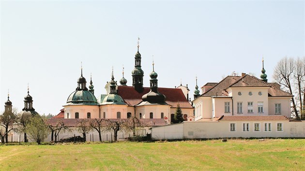 Klokoty – barokní poutní místo u Tábora, kde se podle legendy zjevovala... Klokoty – barokní poutní místo u Tábora, kde se podle legendy zjevovala...