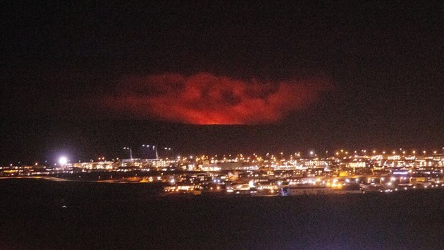 Vulknu Fagradalsfjall vybuchl nedaleko Reykjavku nad rnem. (20 bezna 2021)
