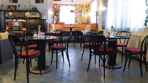 Interiér žďárské kavárny