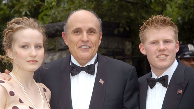 Rudy Giuliani a jeho dti - dcera Caroline a syn Andrew (24. kvtna 2003)