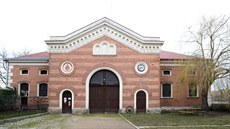 Koně z historických stájí v Heřmanově Městci našli dočasný azyl v Kladrubech... Koně z historických stájí v Heřmanově Městci našli dočasný azyl v Kladrubech...