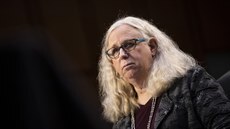 Rachel Levineová, americká psychiatrička, pediatrička a první transgender... Rachel Levineová, americká psychiatrička, pediatrička a první transgender...