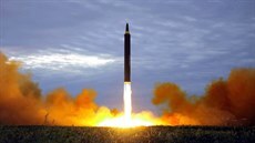 Severokorejská raketa odpálená 29. srpna 2017. Severokorejská raketa odpálená 29. srpna 2017.