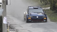 Nikolaj Grjazin a jeho navigátor Konstantin Aleksandrov s vozem Volkswagen Polo... Nikolaj Grjazin a jeho navigátor Konstantin Aleksandrov s vozem Volkswagen Polo...