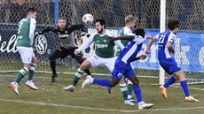 Situace před brankou Jablonce v pohárové duelu ve Vlašimi. Situace před brankou Jablonce v pohárové duelu ve Vlašimi.