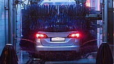 Po zimn si auto zaslouí poádnou oistu. Ilustraní snímek