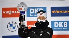 Johannes Bö s křišťálovým glóbem pro vítěze Světového poháru v sezoně 2020/2021. Johannes Bö s křišťálovým glóbem pro vítěze Světového poháru v sezoně 2020/2021.