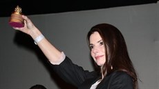 Herečka Sandra Bullocková přebírá Zlatou malinu za nejhorší herecký výkon roku.... Herečka Sandra Bullocková přebírá Zlatou malinu za nejhorší herecký výkon roku....