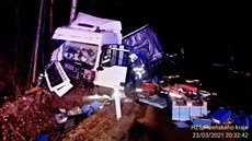 Řidič tohoto kamionu havaroval u Kladrub na Tachovsku. Podle policistů nadýchal... Řidič tohoto kamionu havaroval u Kladrub na Tachovsku. Podle policistů nadýchal...