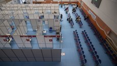 V havířovské Sportovní hale Slávie se od pondělí očkuje asi 300 lidí denně. V havířovské Sportovní hale Slávie se od pondělí očkuje asi 300 lidí denně.