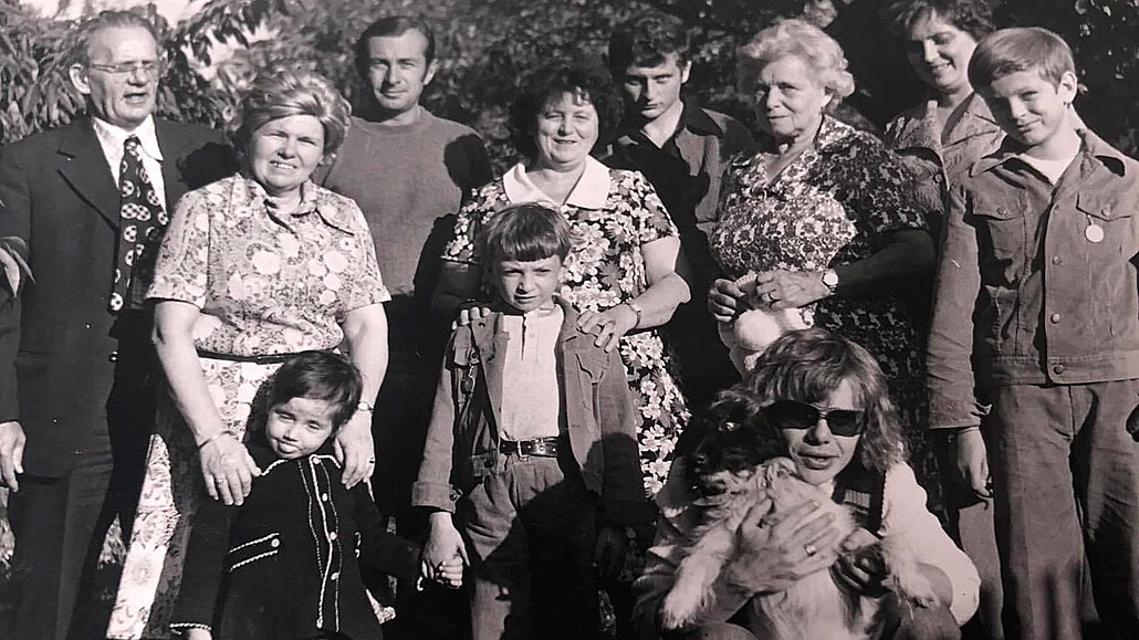 Rodinný snímek. Jií Schelinger se narodil v Bousov, asi 10 kilometr od...