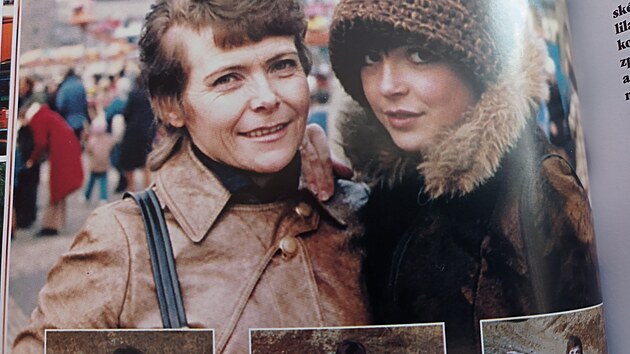 Jana Robbov s maminkou na fotografii z knihy Miroslava Graclka Slavi osudy