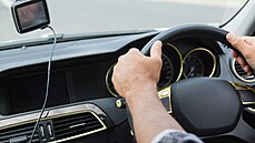 Díky GPS navigaci tak mohli řidiči odložit mapy. A i když není stoprocentně... Díky GPS navigaci tak mohli řidiči odložit mapy. A i když není stoprocentně...