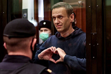 Stačí zakašlat a je z toho zpráva. Navalnyj na věznění víc získává, než tratí Ruský opoziční lídr Alexej Navalnyj u soudu (2. února 2021) | na serveru Lidovky.cz | aktuální zprávy