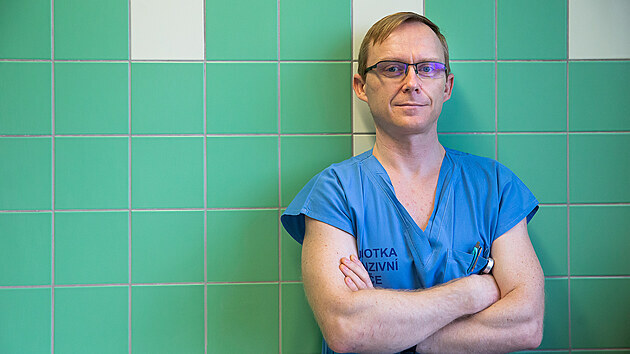 Pneumolog Michal Kopecký vede Centrum postcovidové péče při Fakultní nemocnici... Pneumolog Michal Kopecký vede Centrum postcovidové péče při Fakultní nemocnici...
