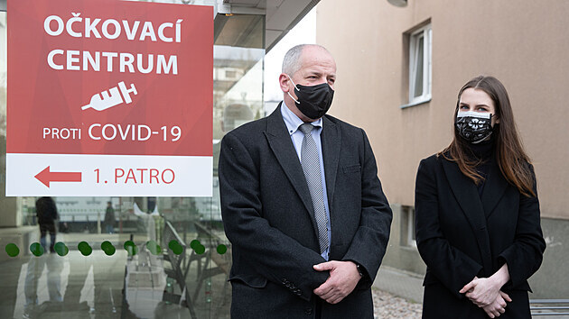Roman Prymula a Kateina Zemanov (Nadan fond Miloe Zemana, pedn daru pro VN nemocnici, 7. dubna 2021)