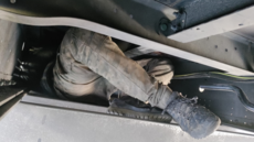Policie v podvozku nákladního automobilu na bývalém přechodu přechodu u... Policie v podvozku nákladního automobilu na bývalém přechodu přechodu u...