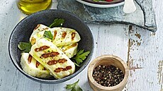 Grilovan sr Halloumi se saltem z grilovanch cuket